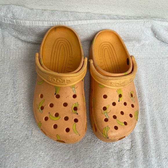 Crocs Unisex Orange Banana Slip On Sandal Size Women 7 Mens 5 Casual Streetwear - Picture 1 of 16